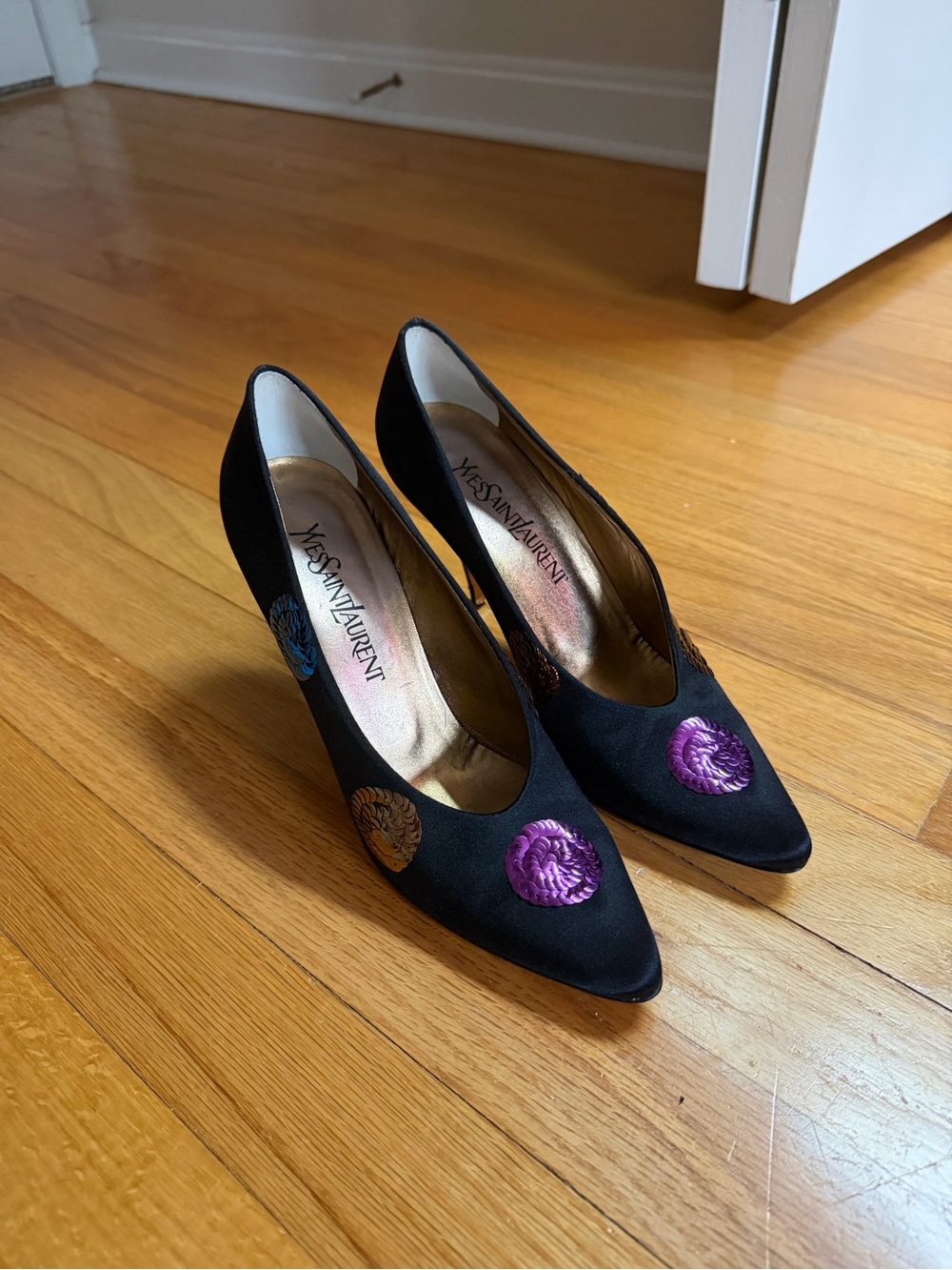 Yves Saint Laurent Black Embroidered Pointed-Toe Pumps